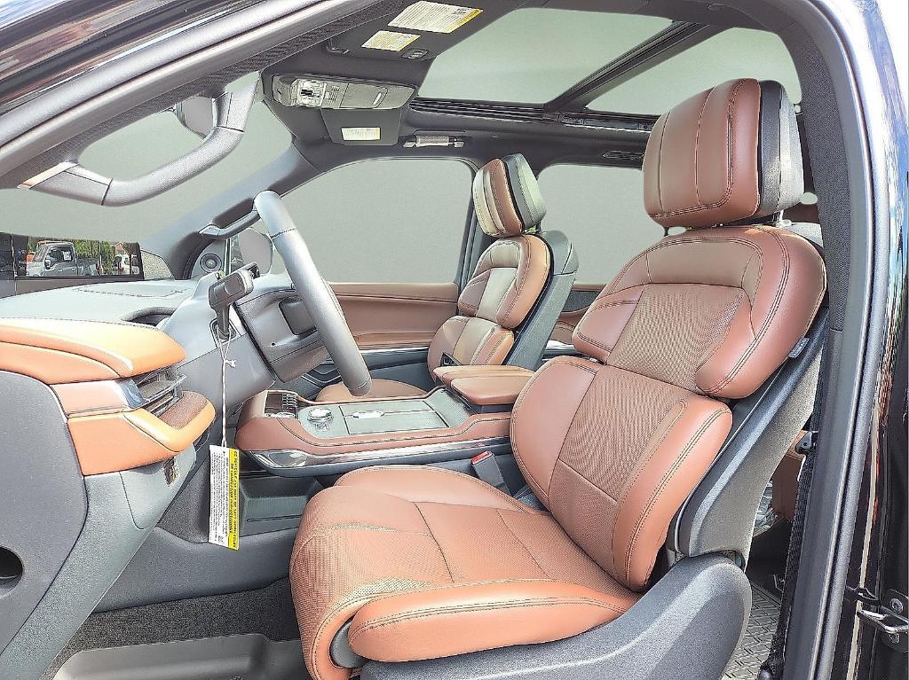 new 2025 Lincoln Navigator L car, priced at $96,681