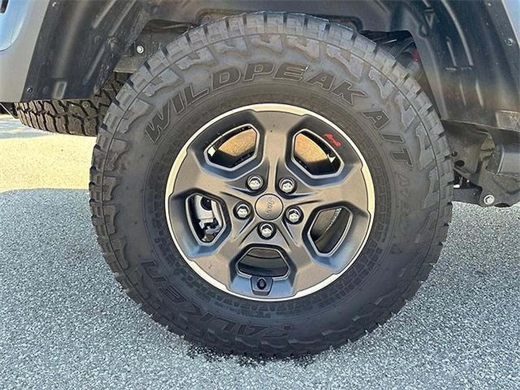 used 2023 Jeep Gladiator car, priced at $41,391