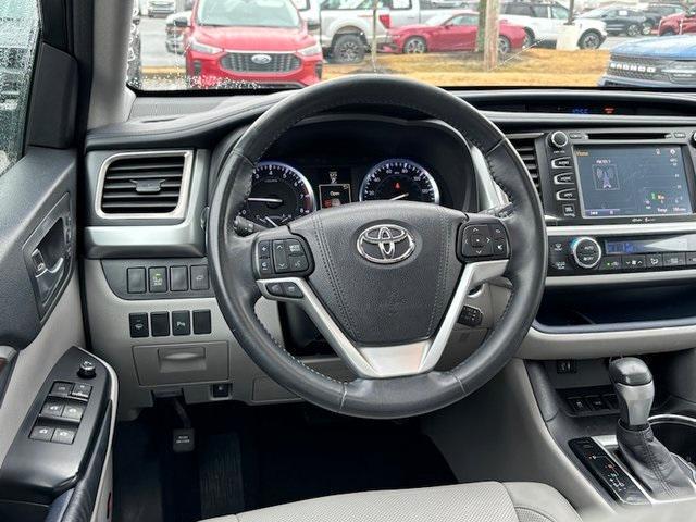 used 2015 Toyota Highlander car, priced at $14,995