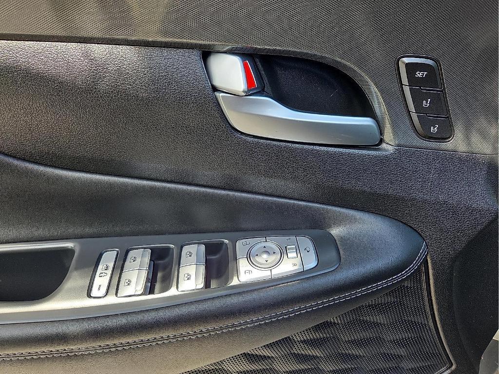 used 2022 Hyundai Santa Fe car, priced at $27,995