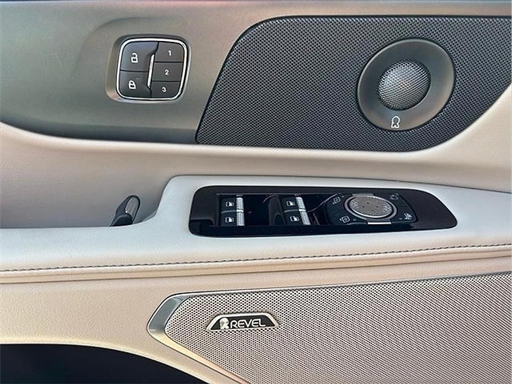 new 2025 Lincoln Nautilus car, priced at $53,343