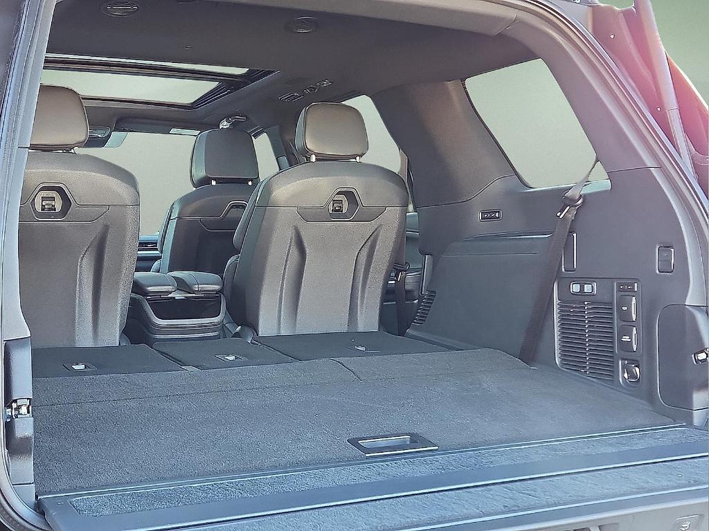 new 2025 Lincoln Navigator car, priced at $108,775