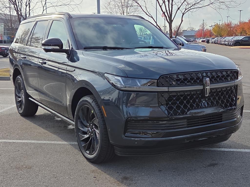 new 2025 Lincoln Navigator car, priced at $106,025