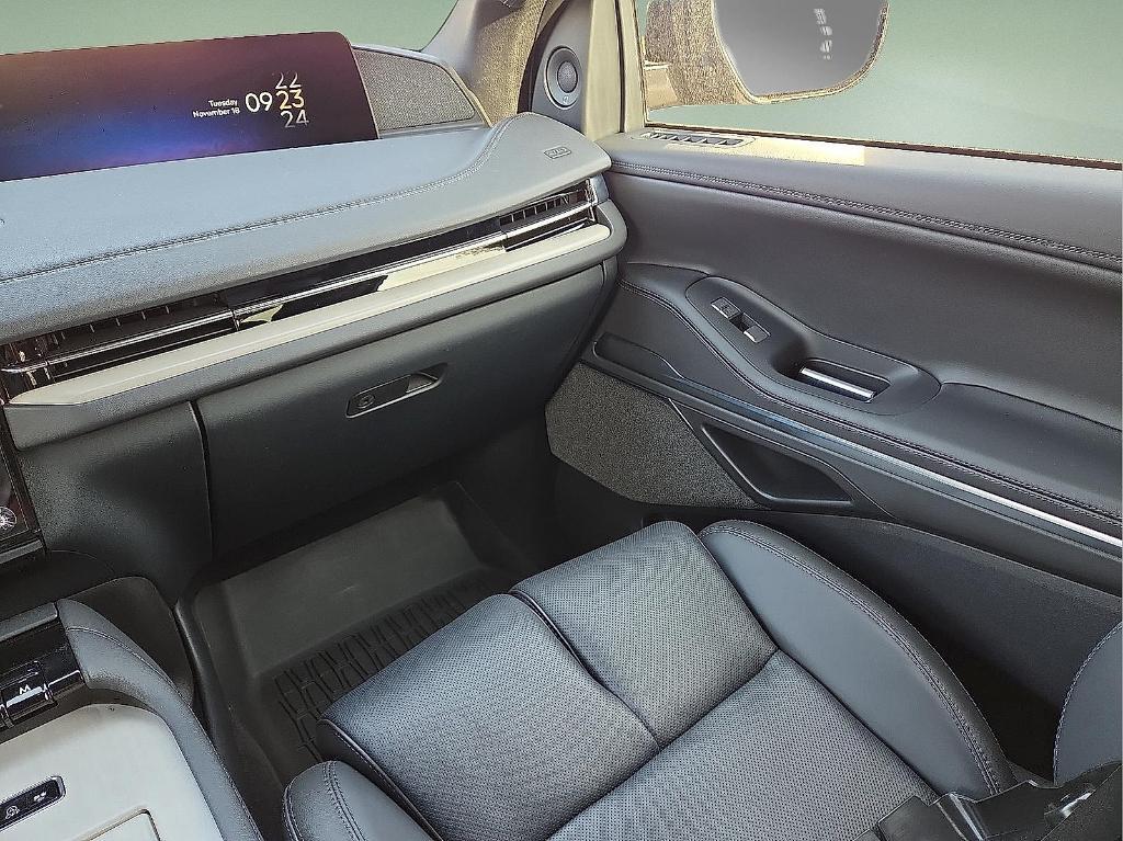 new 2025 Lincoln Navigator car, priced at $102,885