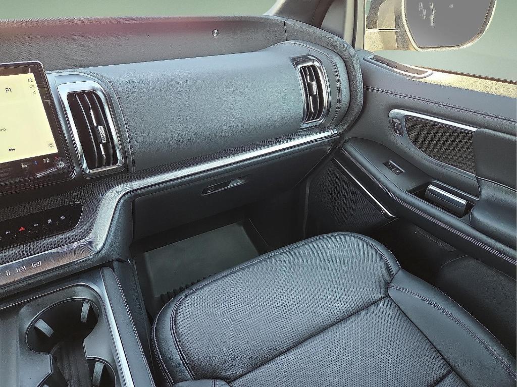 new 2025 Ford Expedition car, priced at $82,382