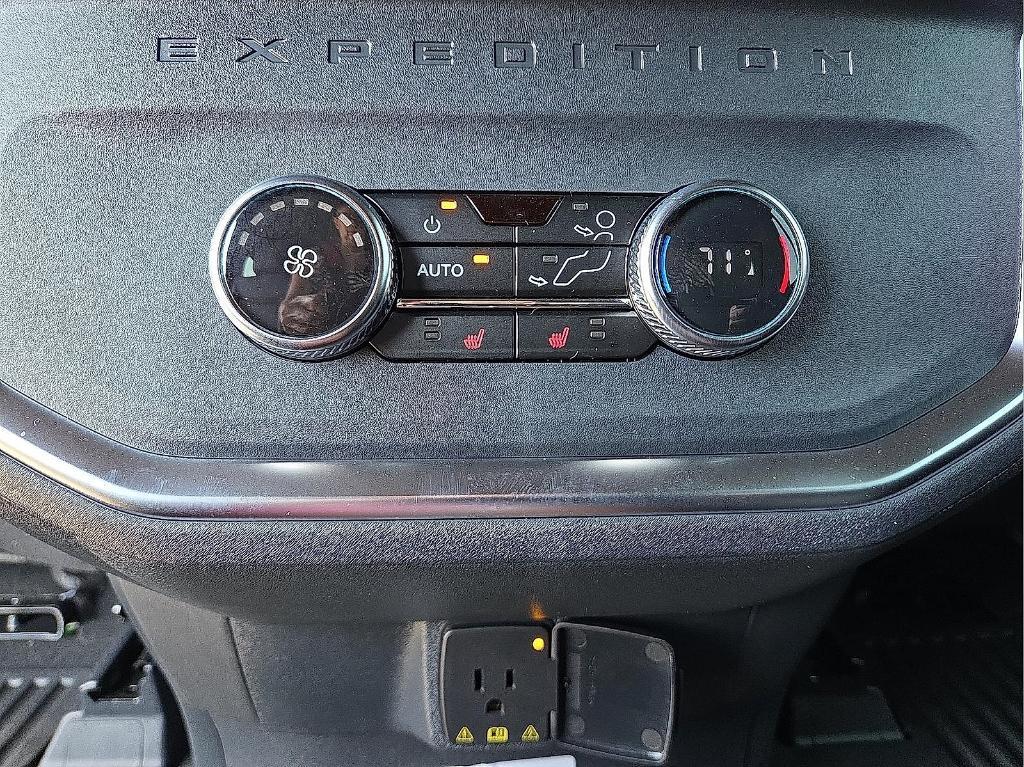 new 2025 Ford Expedition car, priced at $82,382