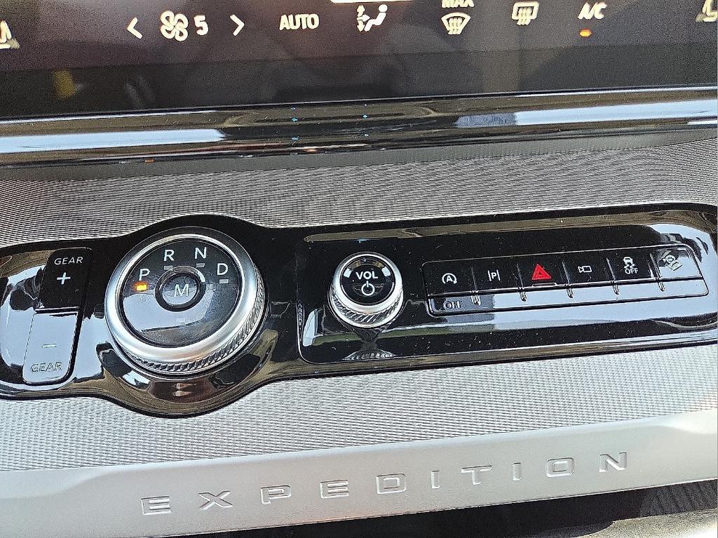new 2025 Ford Expedition car, priced at $66,594