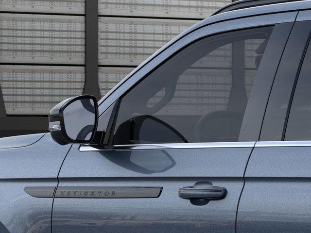 new 2025 Lincoln Navigator car, priced at $105,925
