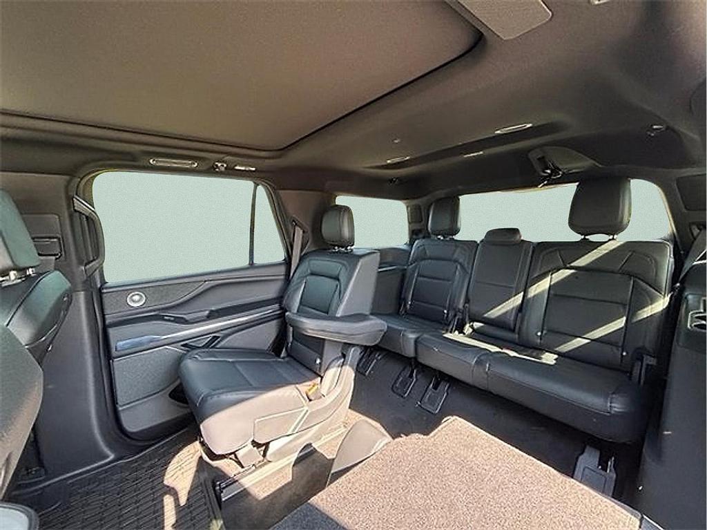 new 2025 Lincoln Navigator car, priced at $103,807