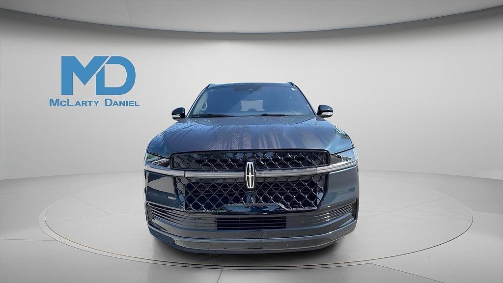 new 2025 Lincoln Navigator car, priced at $103,807