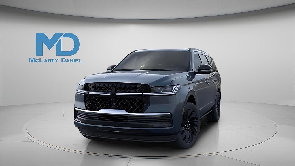 new 2025 Lincoln Navigator car, priced at $103,807