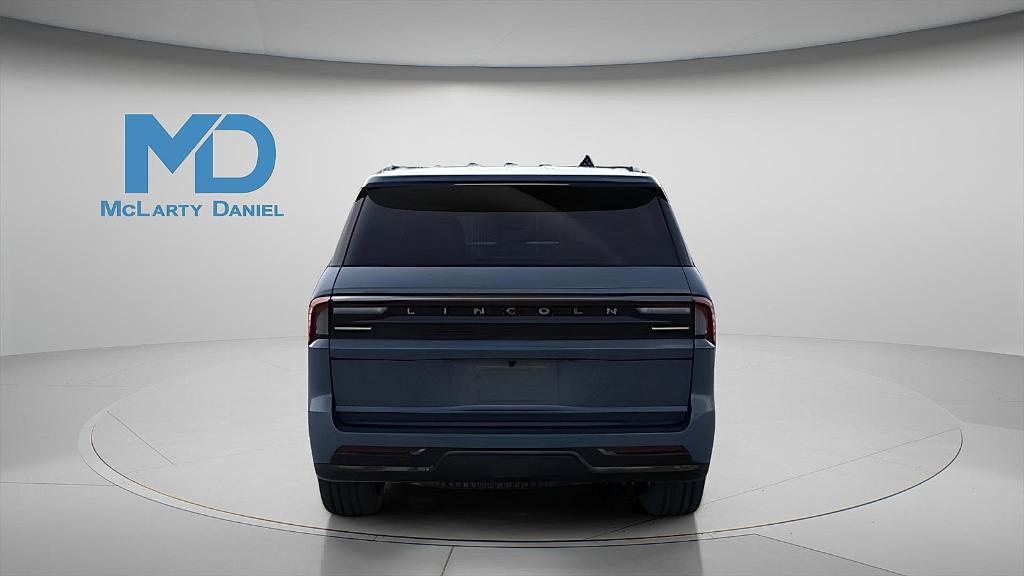 new 2025 Lincoln Navigator car, priced at $103,807