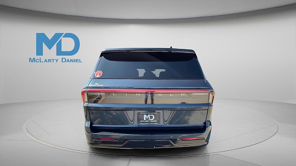 new 2025 Lincoln Navigator car, priced at $103,807