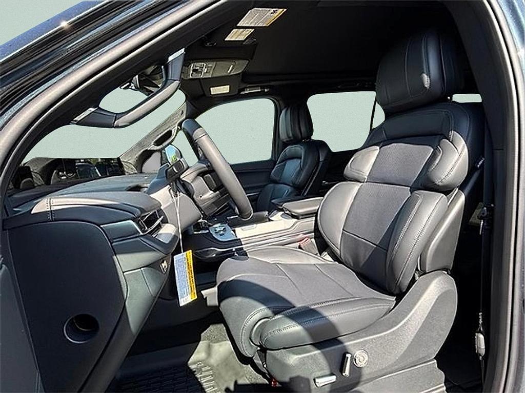 new 2025 Lincoln Navigator car, priced at $103,807