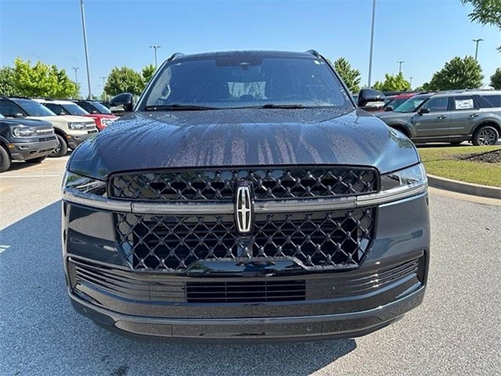 new 2025 Lincoln Navigator car, priced at $103,807