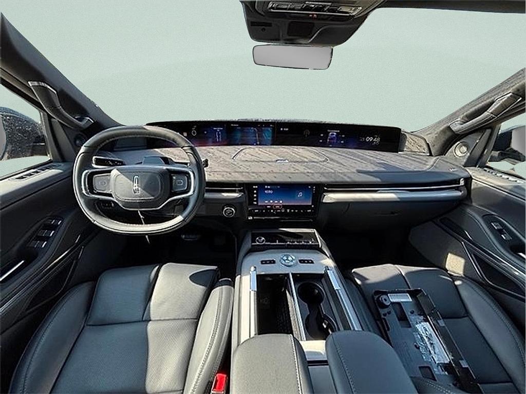 new 2025 Lincoln Navigator car, priced at $103,807