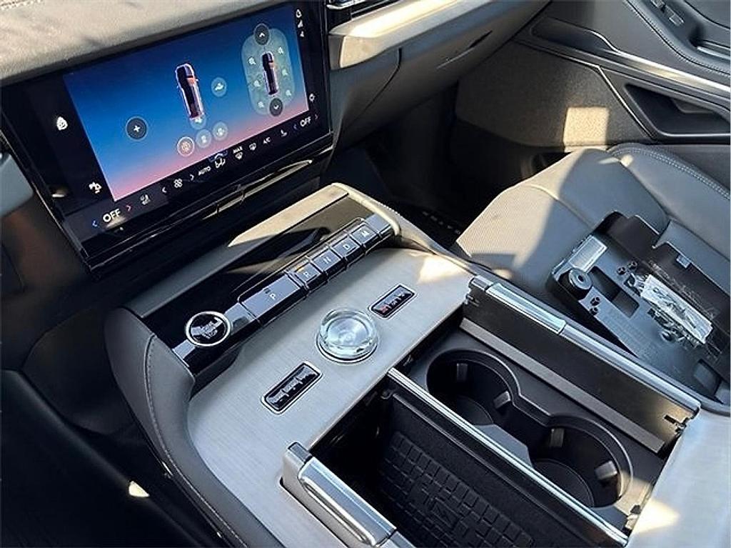 new 2025 Lincoln Navigator car, priced at $103,807