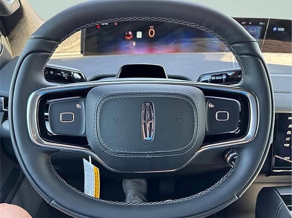 new 2025 Lincoln Navigator car, priced at $103,807