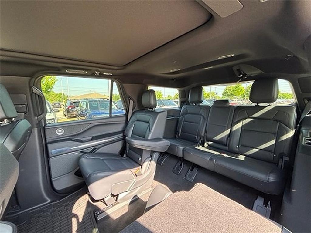 new 2025 Lincoln Navigator car, priced at $103,807