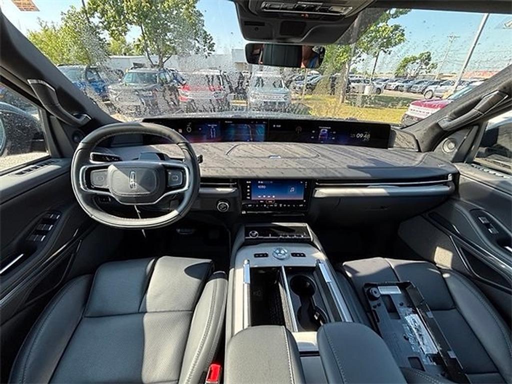 new 2025 Lincoln Navigator car, priced at $103,807