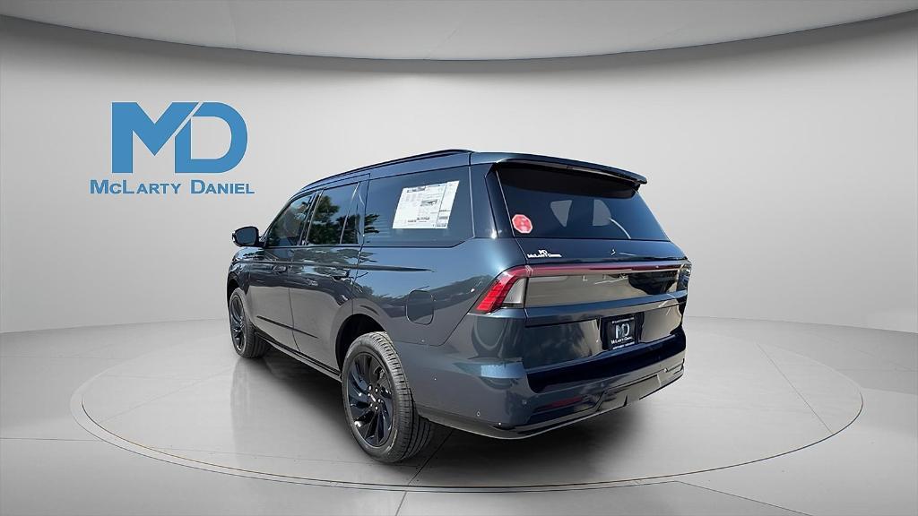 new 2025 Lincoln Navigator car, priced at $103,807