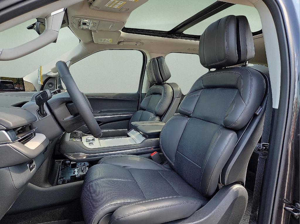 new 2025 Lincoln Navigator L car, priced at $106,865
