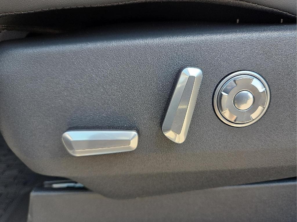 new 2025 Lincoln Navigator L car, priced at $106,865