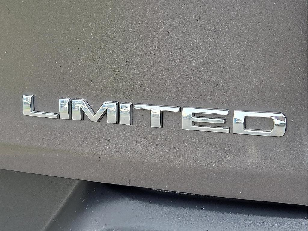 used 2015 Jeep Cherokee car, priced at $11,995