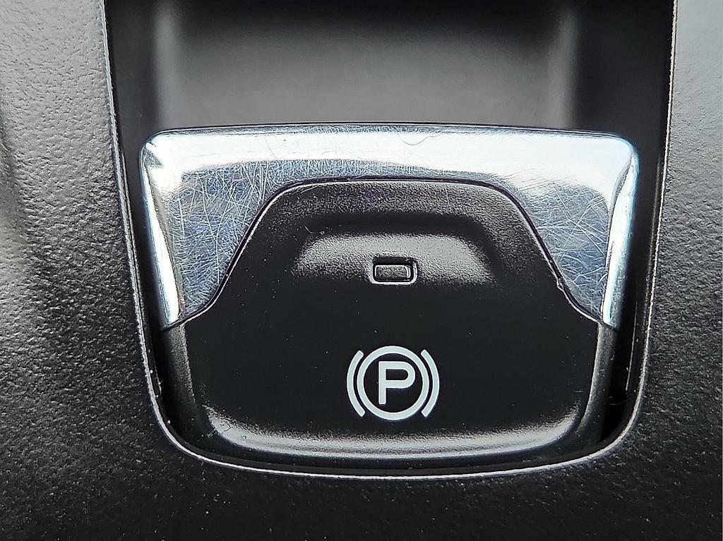 used 2015 Jeep Cherokee car, priced at $11,995