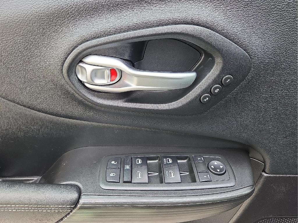 used 2015 Jeep Cherokee car, priced at $11,995