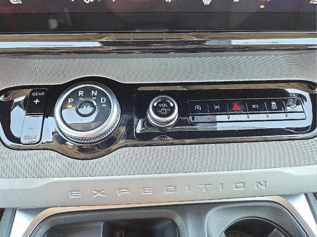 new 2025 Ford Expedition Max car, priced at $73,123