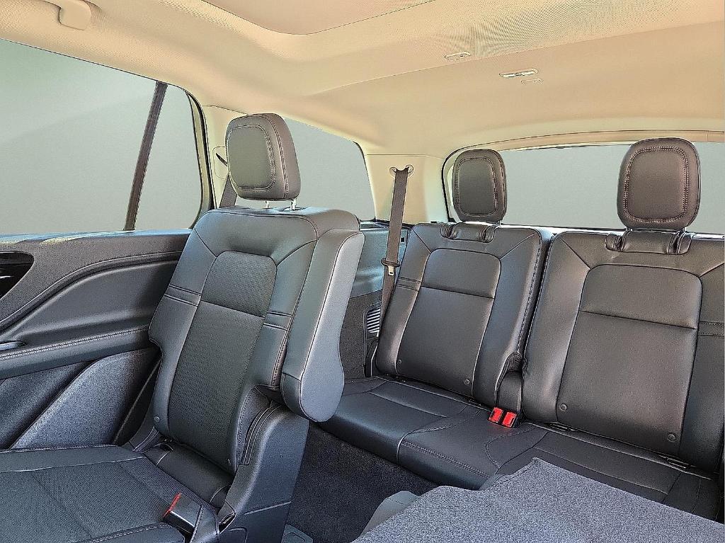 new 2025 Lincoln Aviator car, priced at $62,010