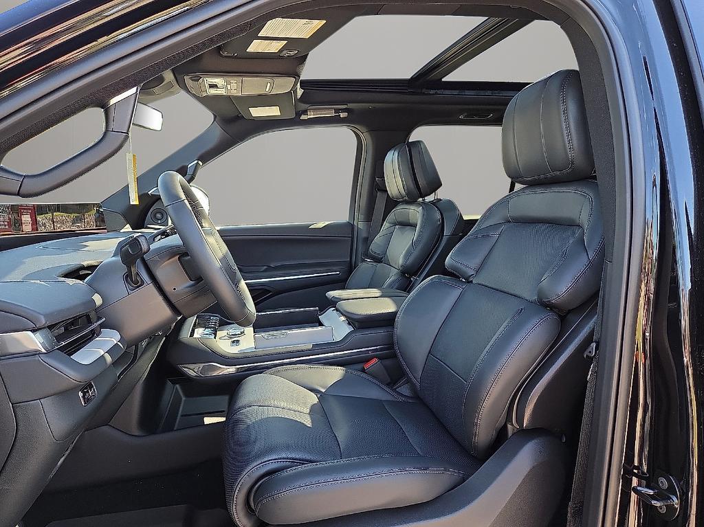 new 2025 Lincoln Navigator L car, priced at $111,765