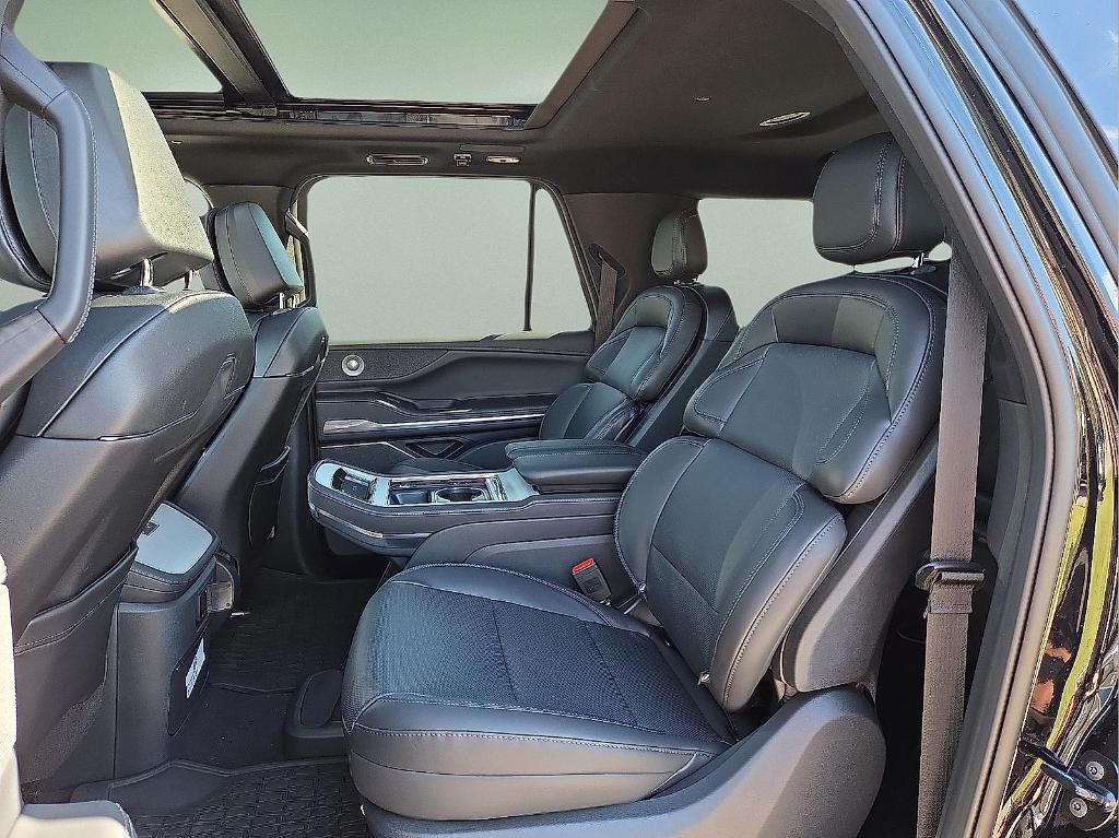 new 2025 Lincoln Navigator L car, priced at $111,765