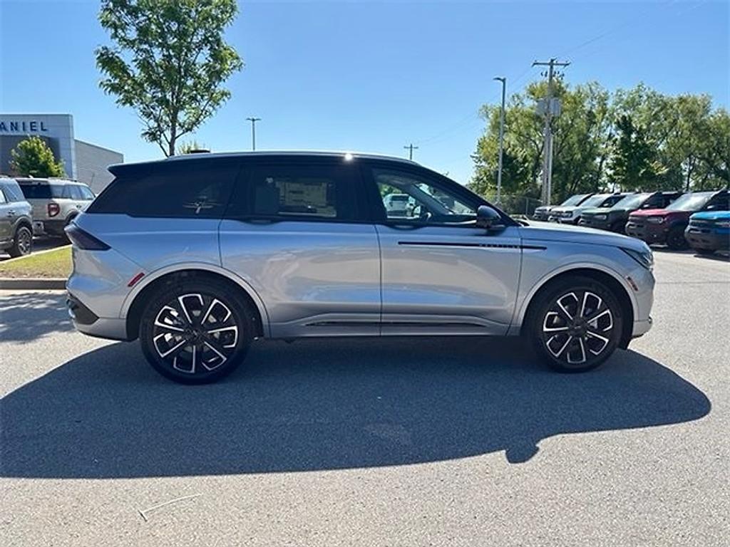 new 2025 Lincoln Nautilus car, priced at $57,465