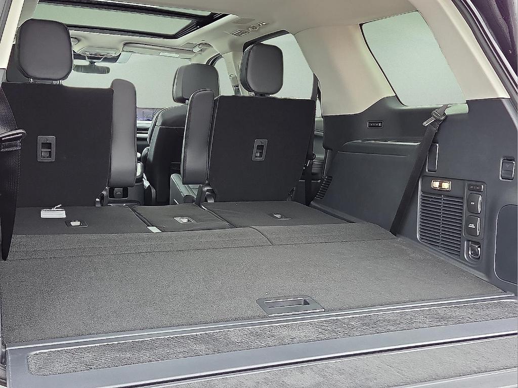 new 2025 Lincoln Navigator car, priced at $102,585