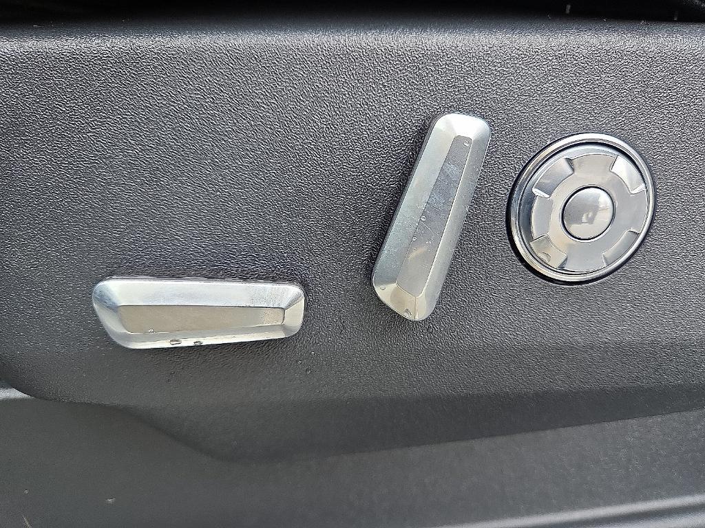 new 2025 Lincoln Navigator car, priced at $102,585