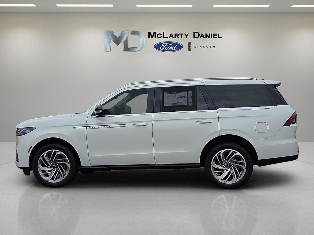 new 2025 Lincoln Navigator car, priced at $102,585