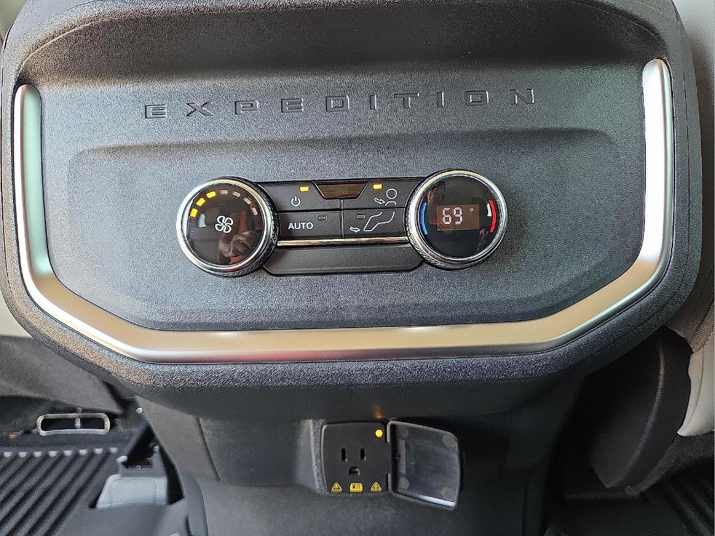 new 2025 Ford Expedition Max car, priced at $73,123