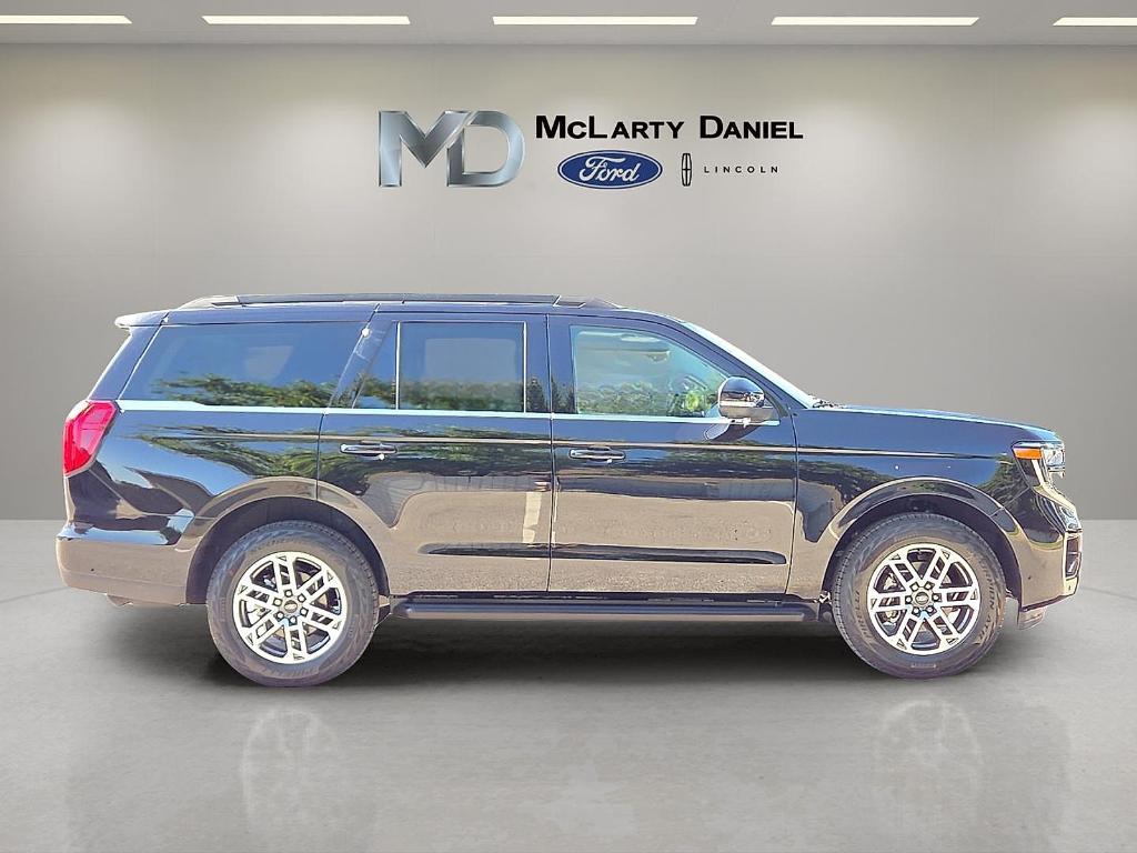 new 2025 Ford Expedition car, priced at $67,577
