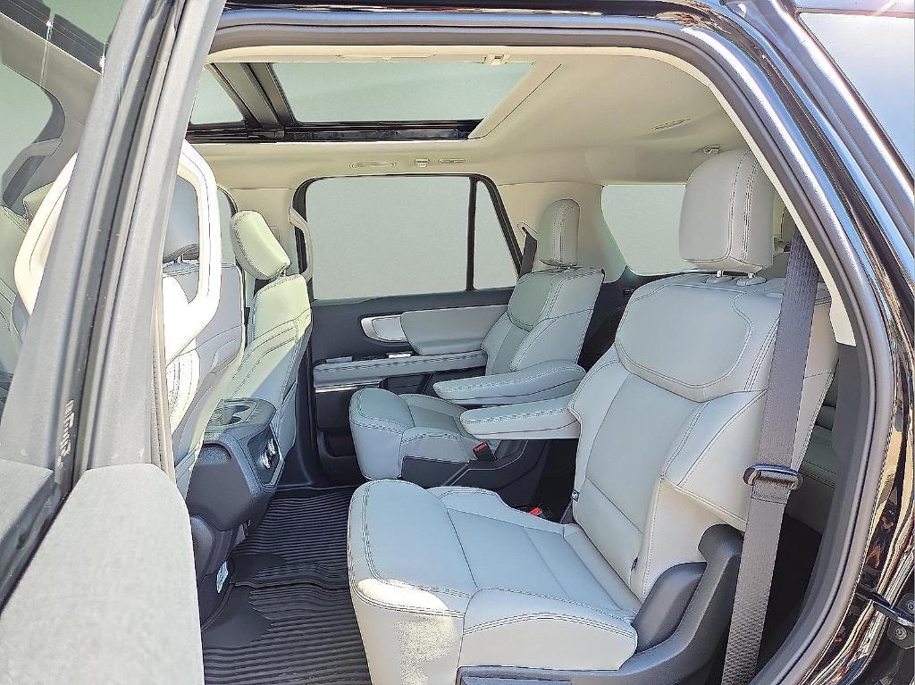 new 2025 Ford Expedition car, priced at $67,577