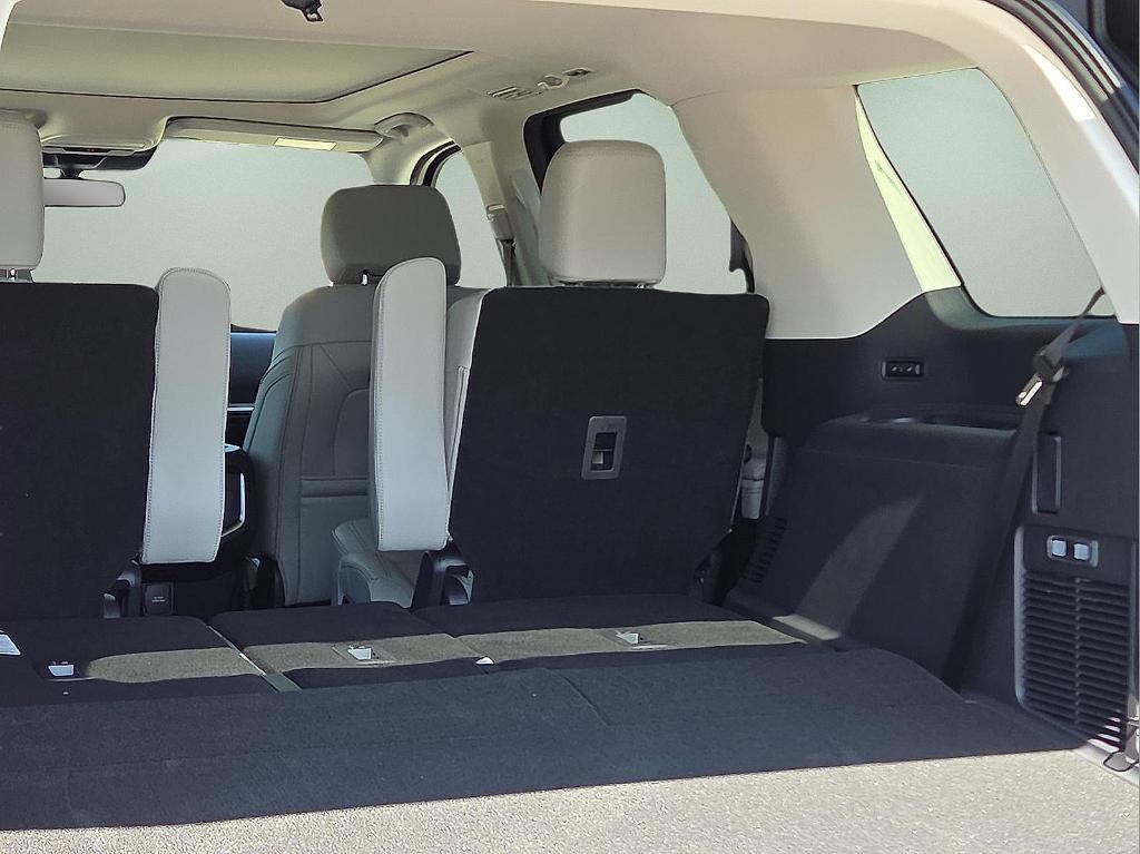 new 2025 Ford Expedition car, priced at $67,577
