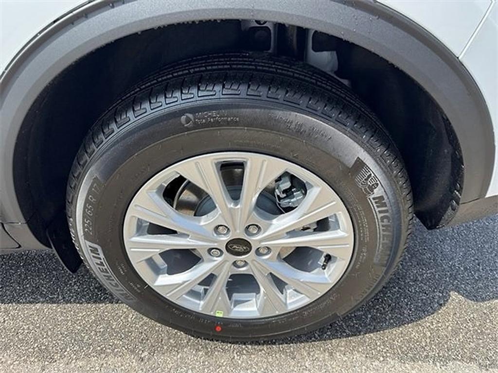 new 2025 Ford Escape car, priced at $24,644