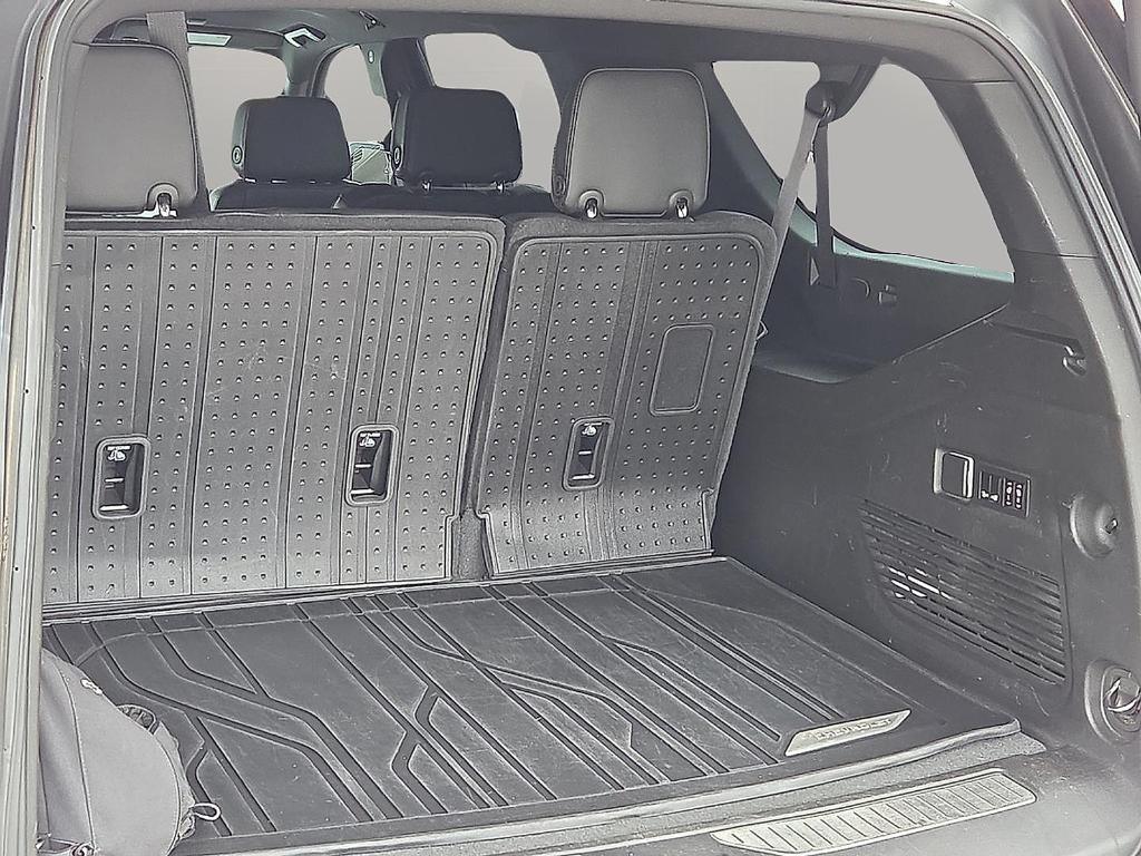 used 2022 Chevrolet Suburban car, priced at $43,995