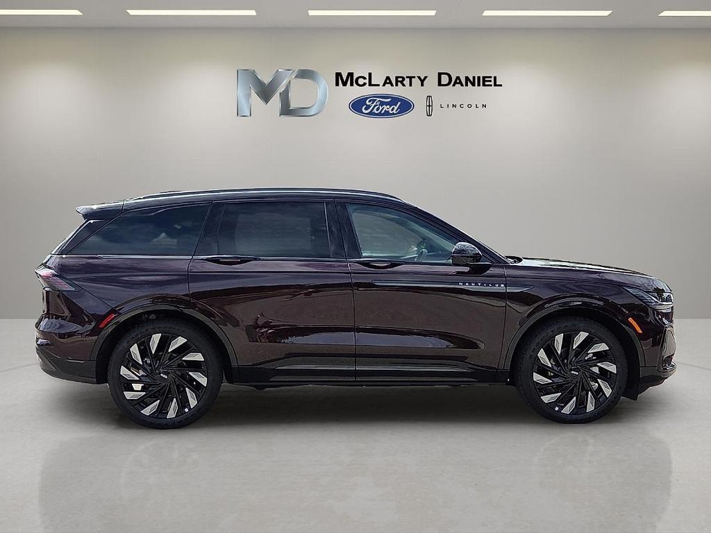 new 2025 Lincoln Nautilus car, priced at $69,206