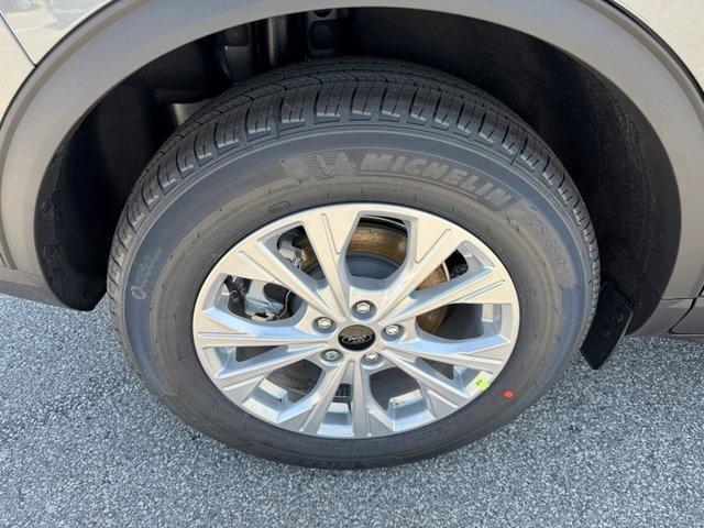 new 2025 Ford Escape car, priced at $29,700