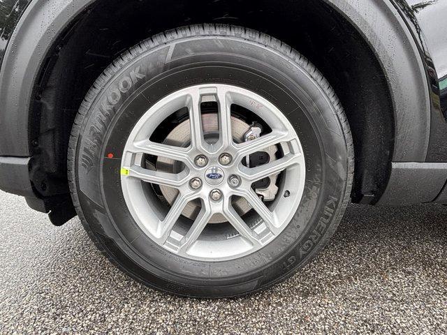 new 2025 Ford Explorer car, priced at $40,928