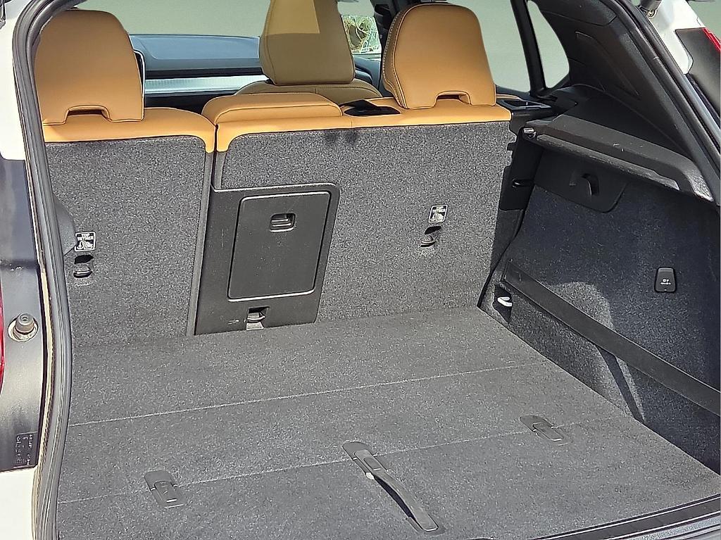 used 2020 Volvo XC40 car, priced at $20,495