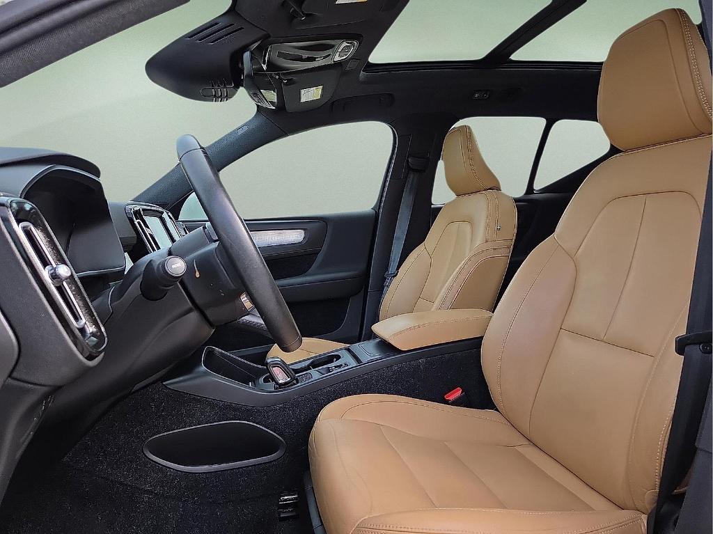 used 2020 Volvo XC40 car, priced at $20,495