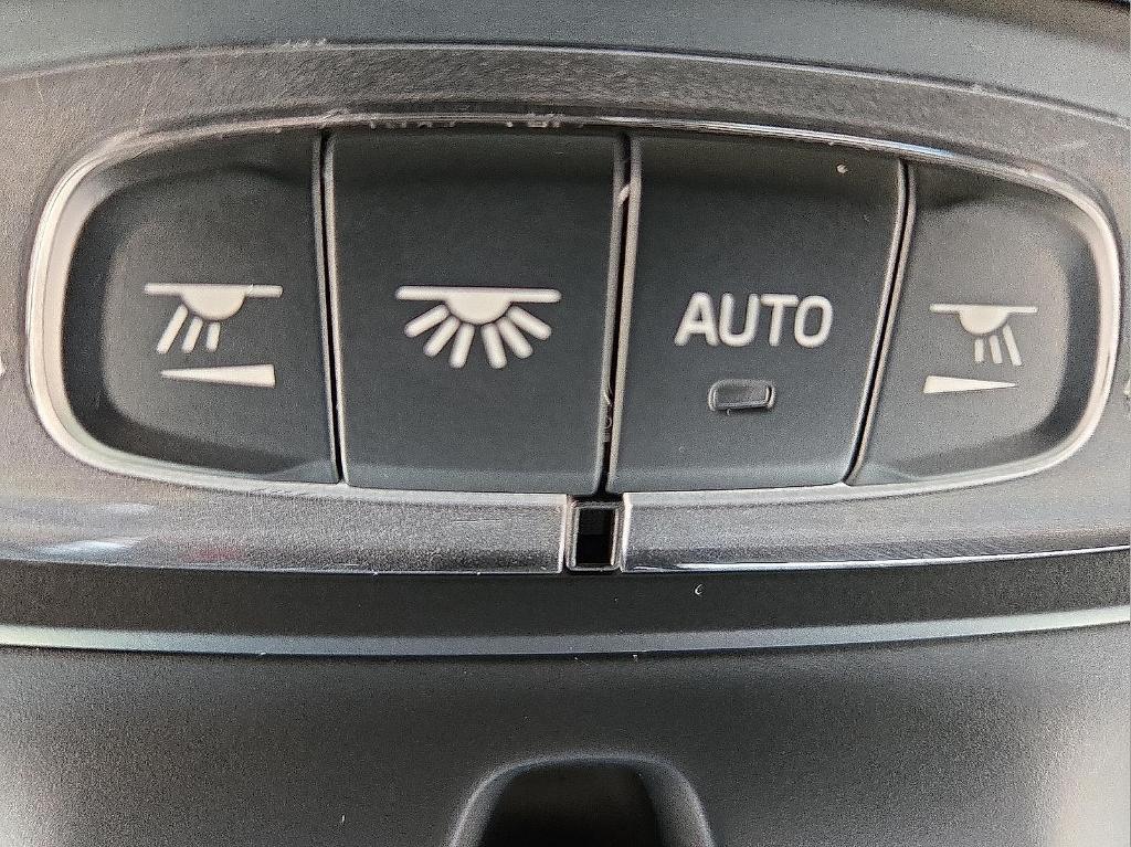 used 2020 Volvo XC40 car, priced at $20,495
